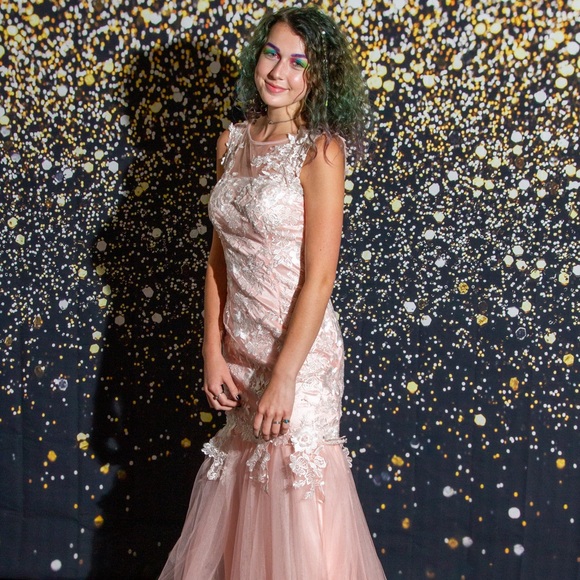 PROM DRESS - Picture 1 of 2